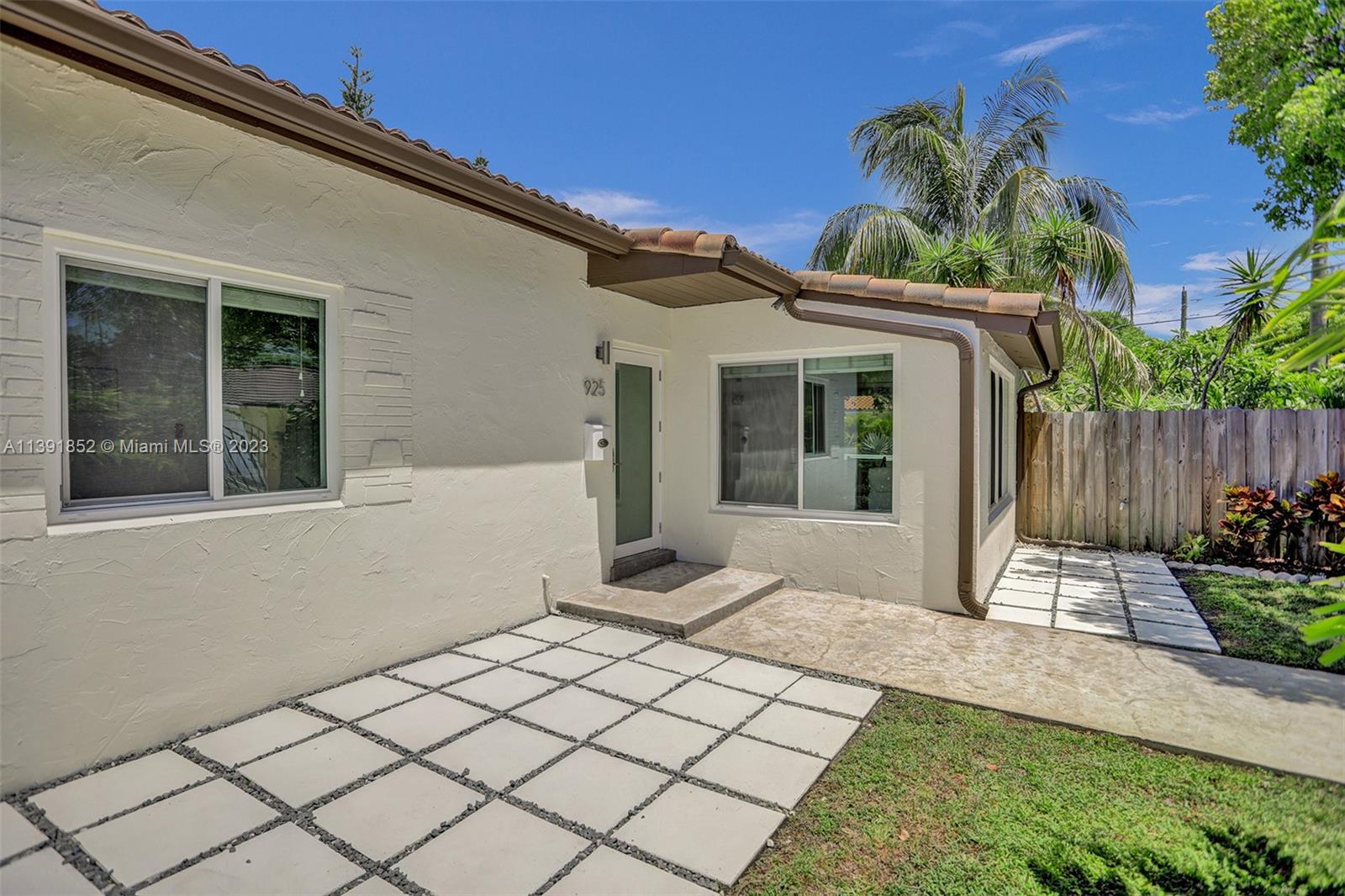 925 NE 4Ct