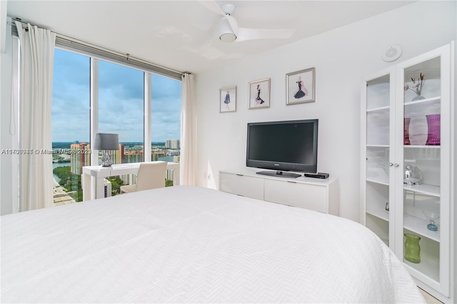 16699 Collins Ave Unit: 2907