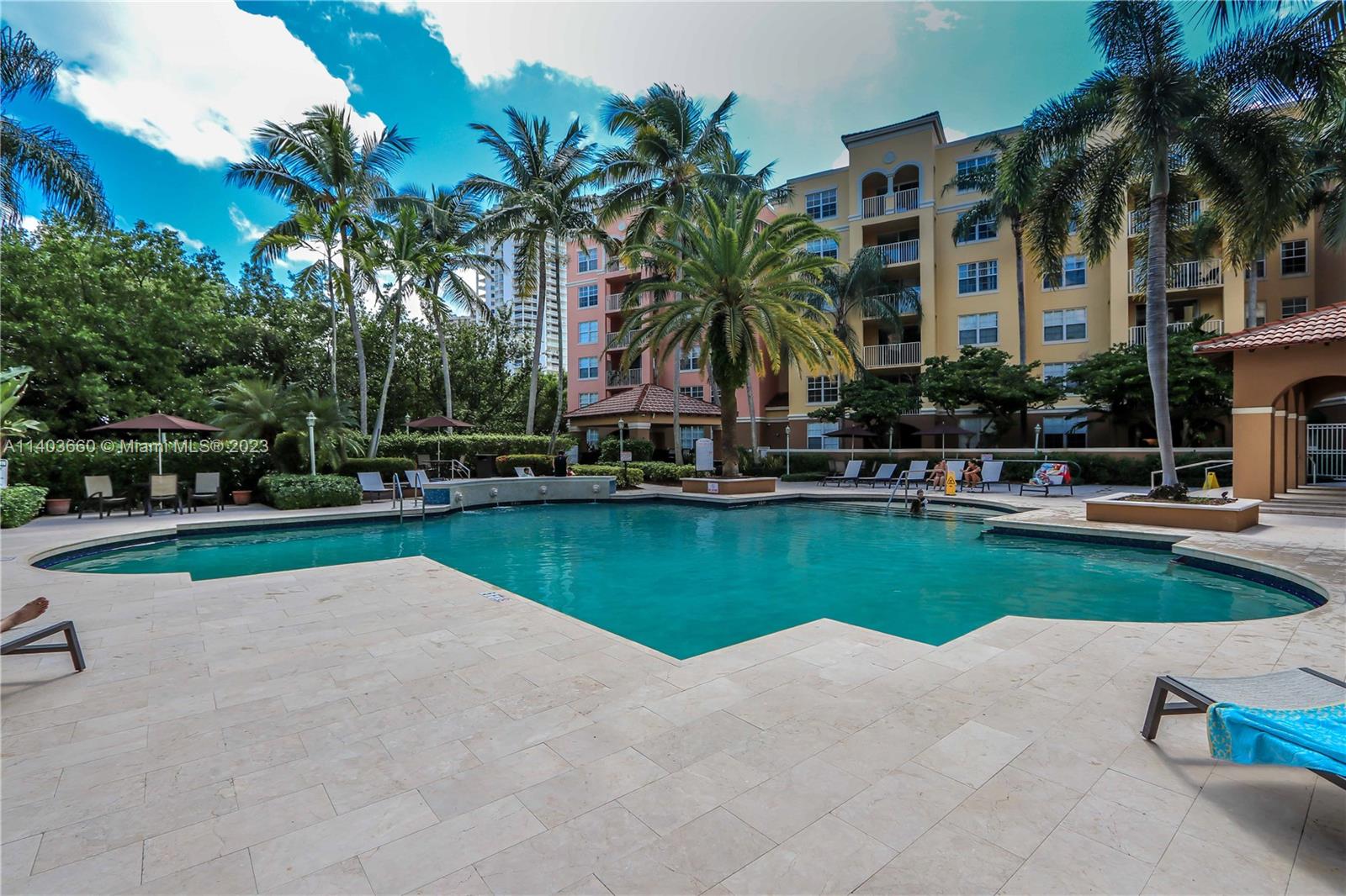 19501 E Country Club Dr Unit: 9404