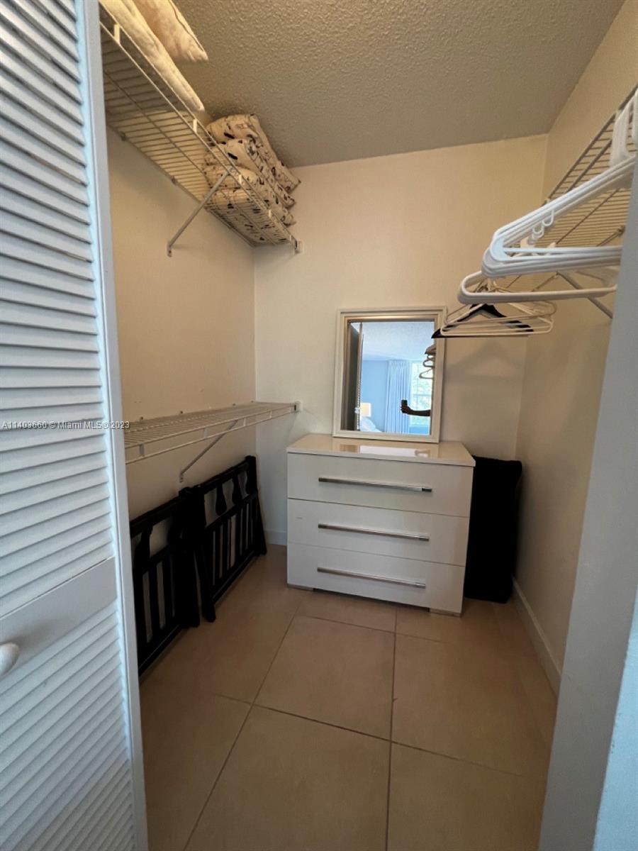 19501 E Country Club Dr Unit: 9404
