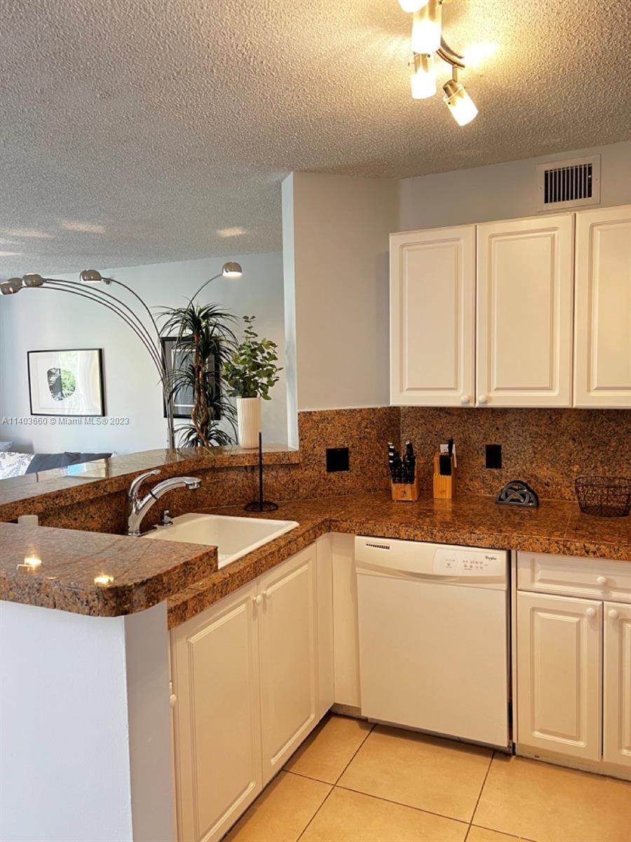 19501 E Country Club Dr Unit: 9404