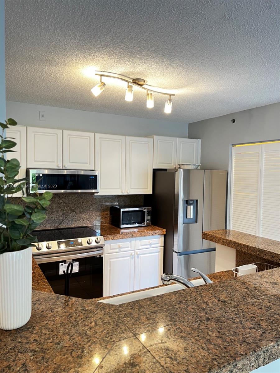 19501 E Country Club Dr Unit: 9404