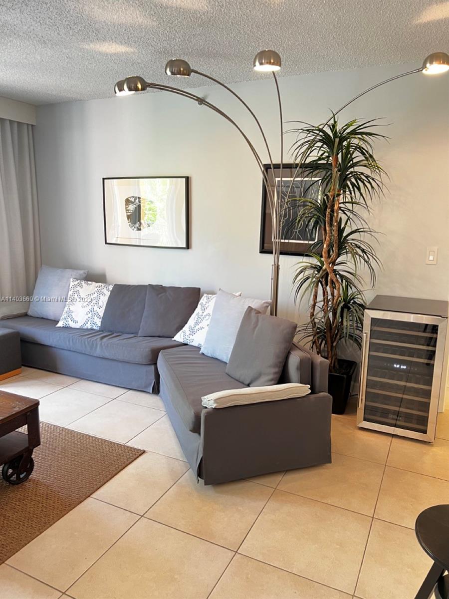 19501 E Country Club Dr Unit: 9404