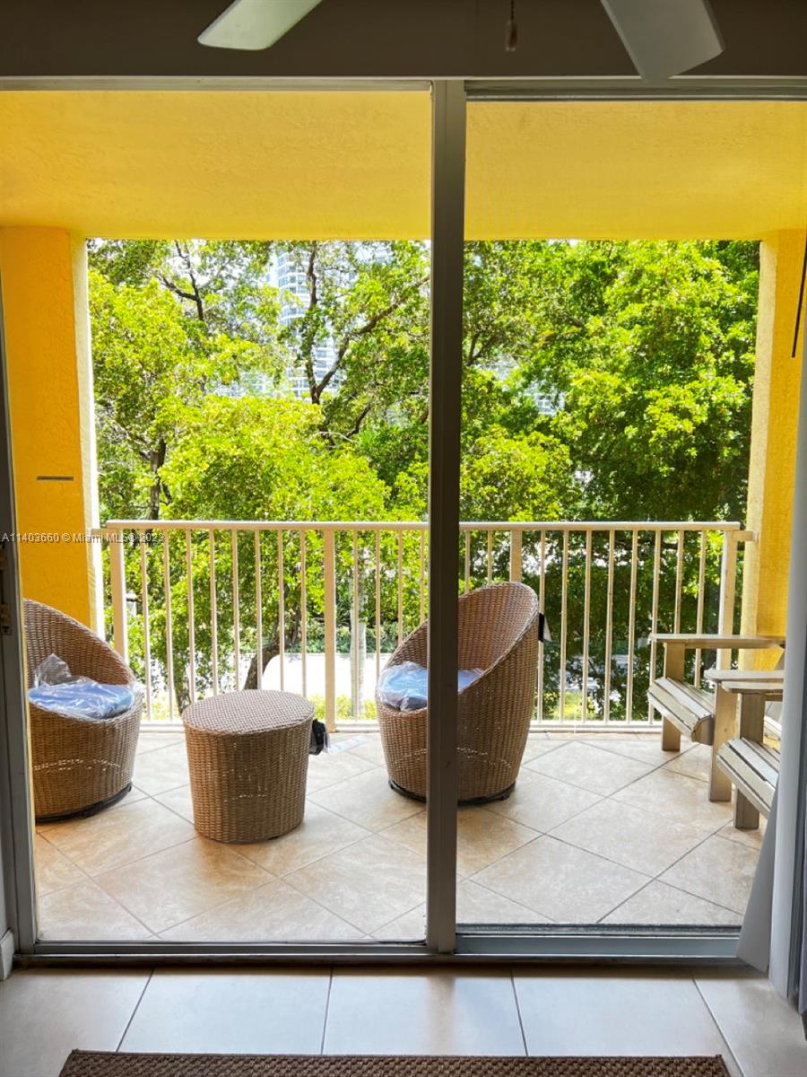19501 E Country Club Dr Unit: 9404