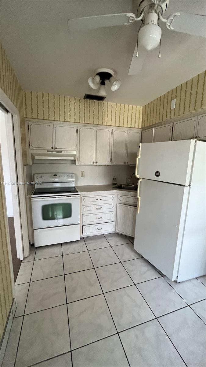 1050 Atlantic Shores Blvd Unit: 205