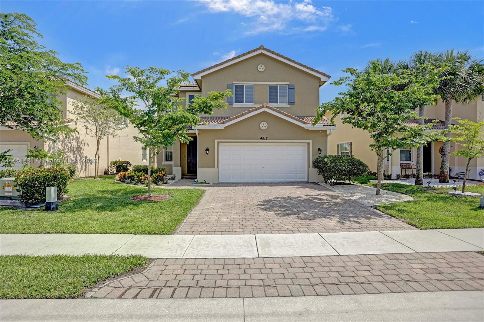 4812 Foxtail Palm Ct