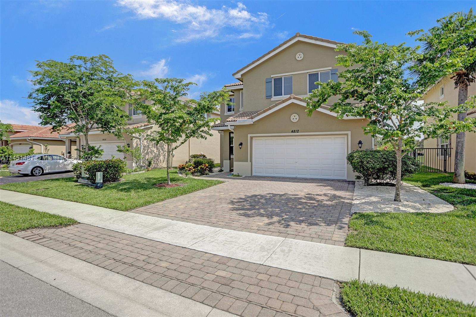 4812 Foxtail Palm Ct