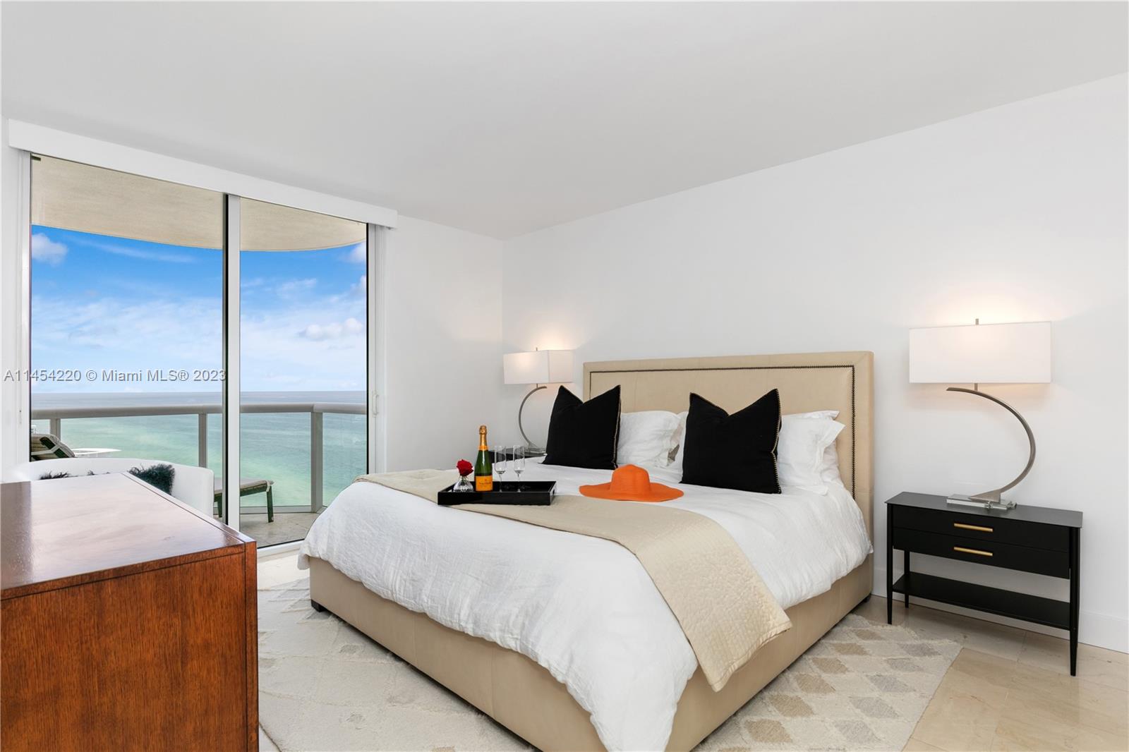 6365 Collins Ave Unit: 3208