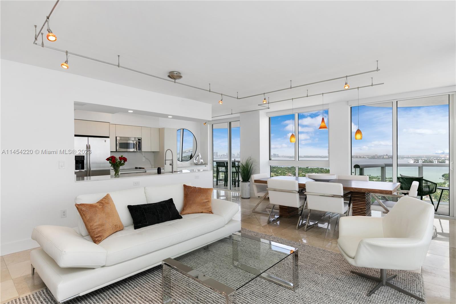 6365 Collins Ave Unit: 3208