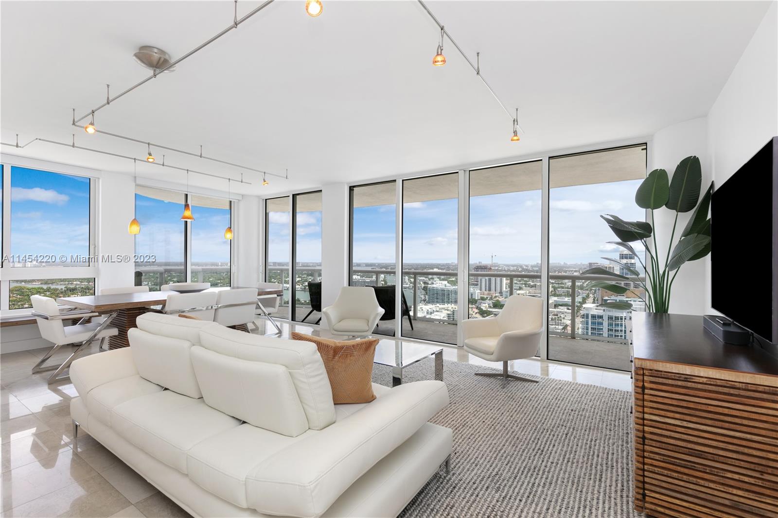 6365 Collins Ave Unit: 3208