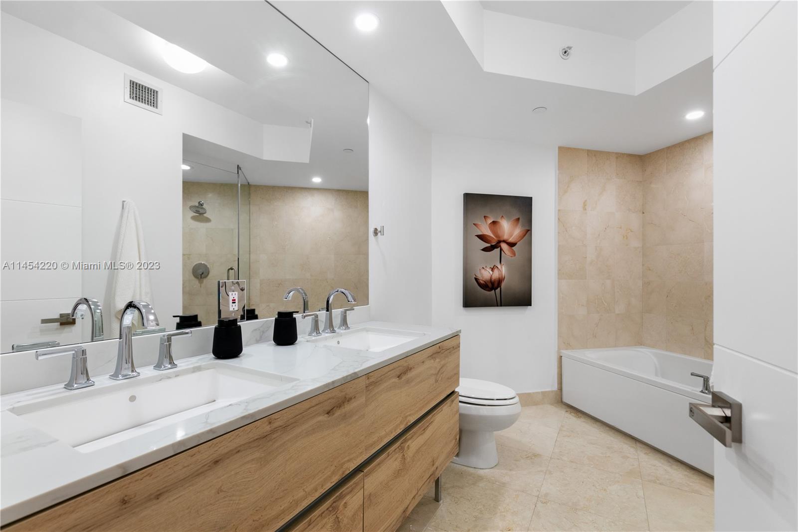 6365 Collins Ave Unit: 3208