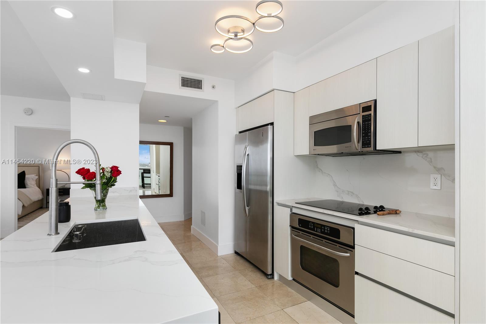 6365 Collins Ave Unit: 3208