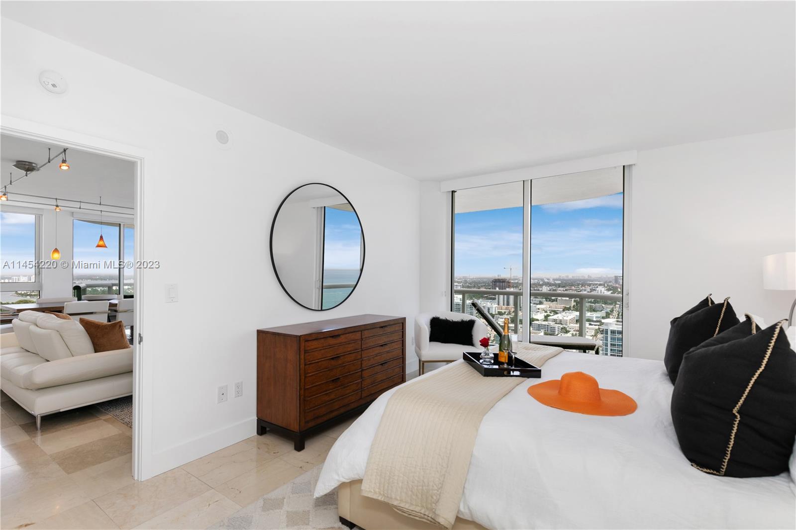 6365 Collins Ave Unit: 3208