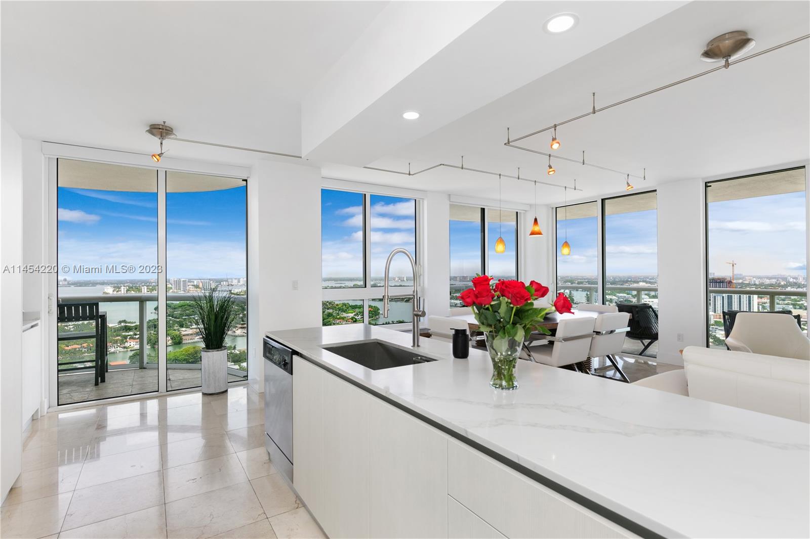 6365 Collins Ave Unit: 3208