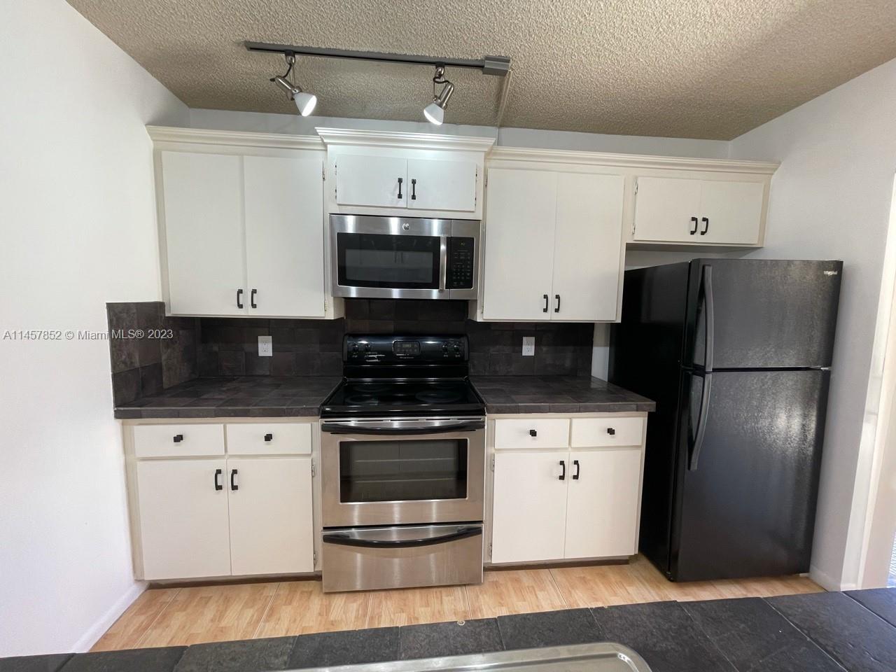 157 Heritage Way Unit: 157