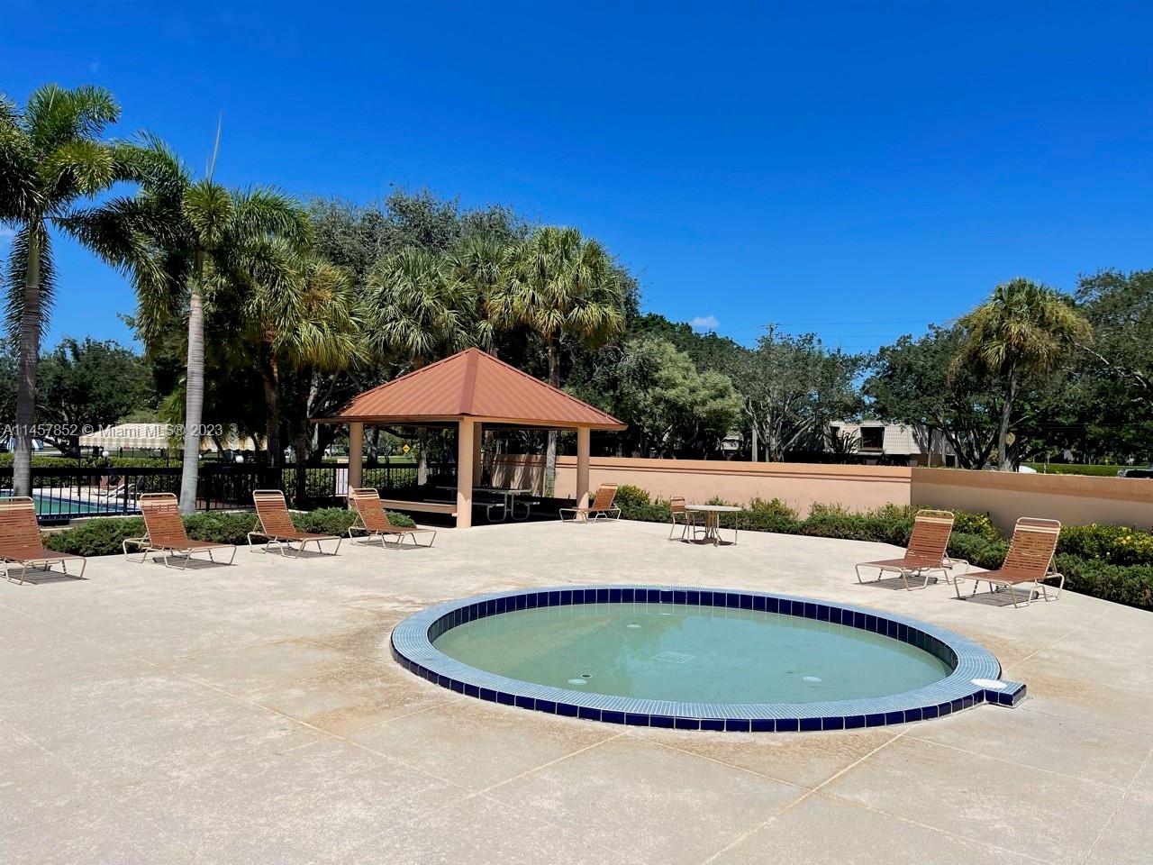 157 Heritage Way Unit: 157