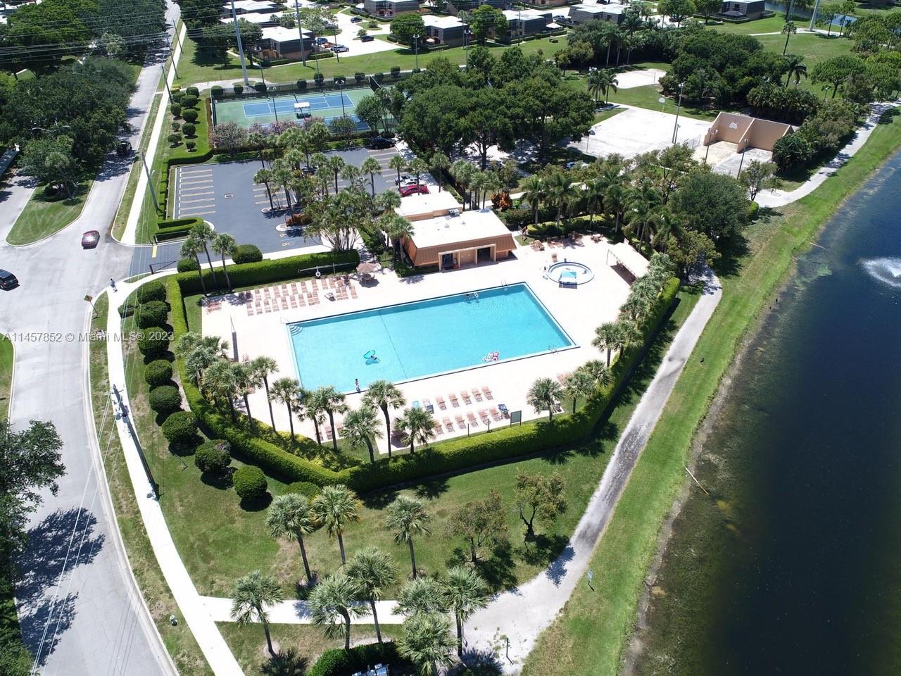 157 Heritage Way Unit: 157