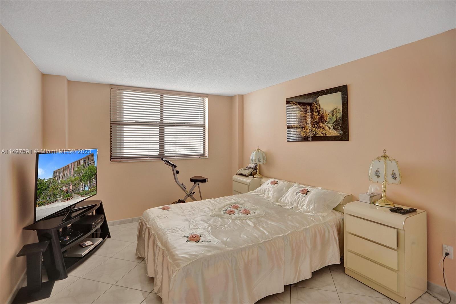 210 174th St Unit: 2302