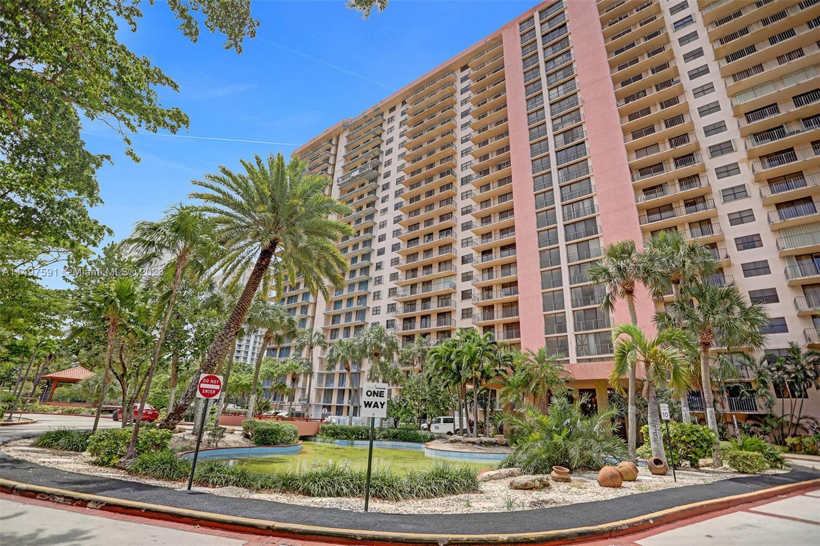 210 174th St Unit: 2302