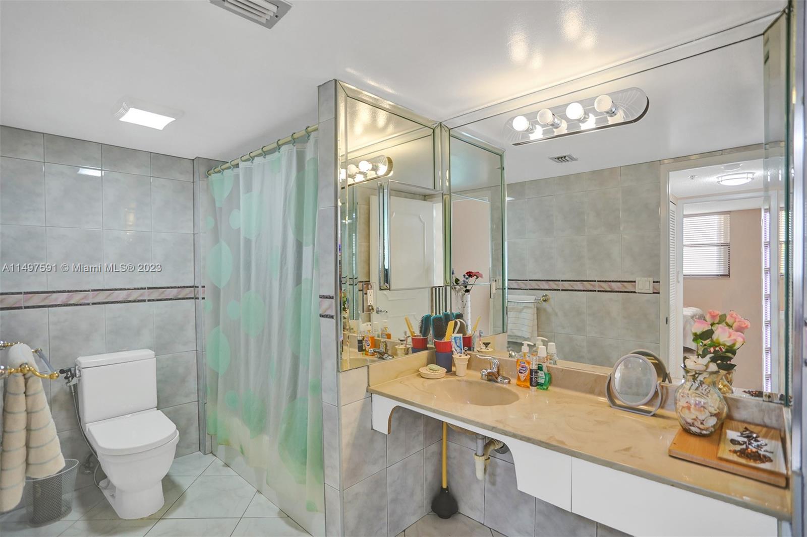 210 174th St Unit: 2302