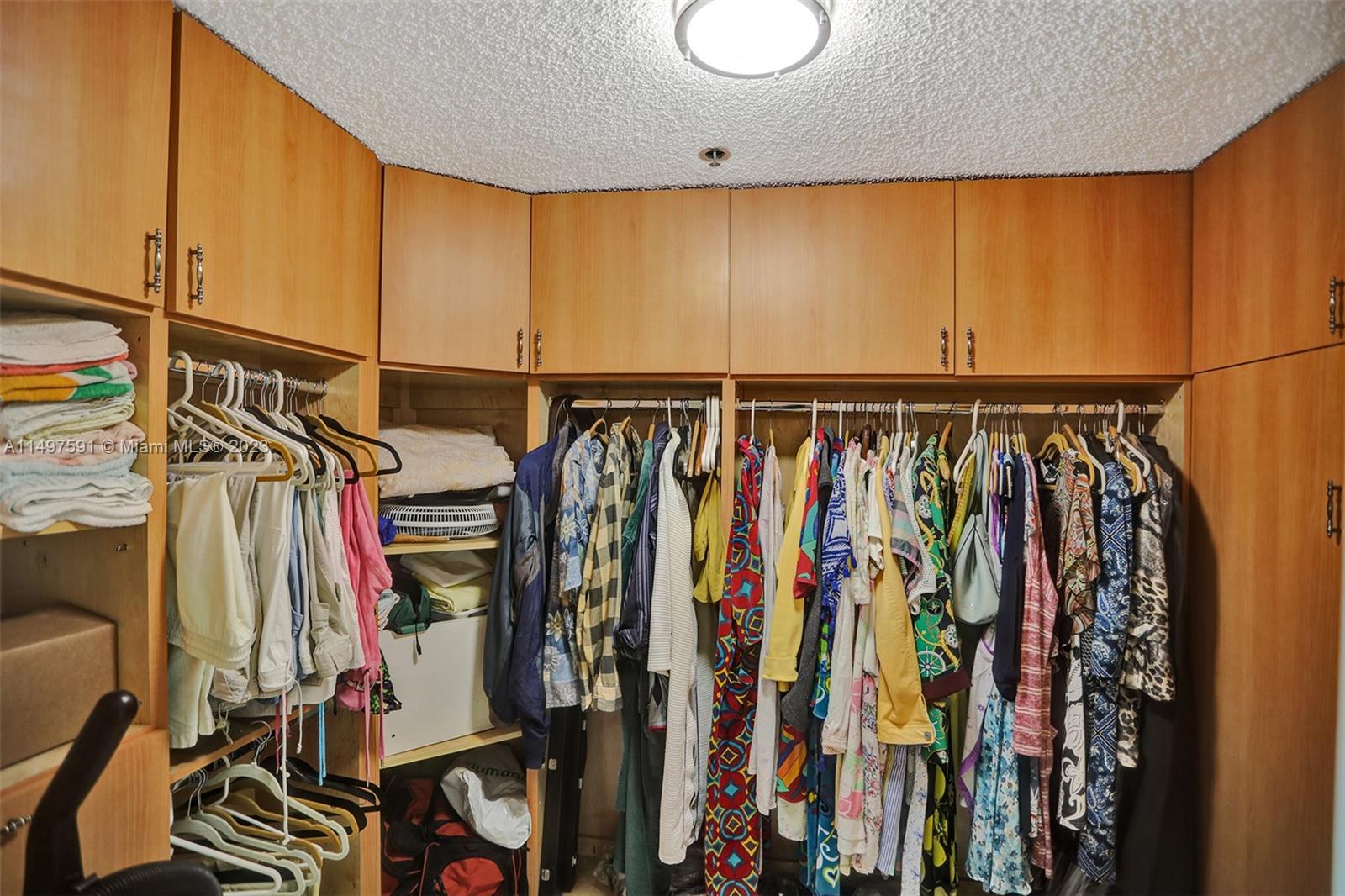 210 174th St Unit: 2302