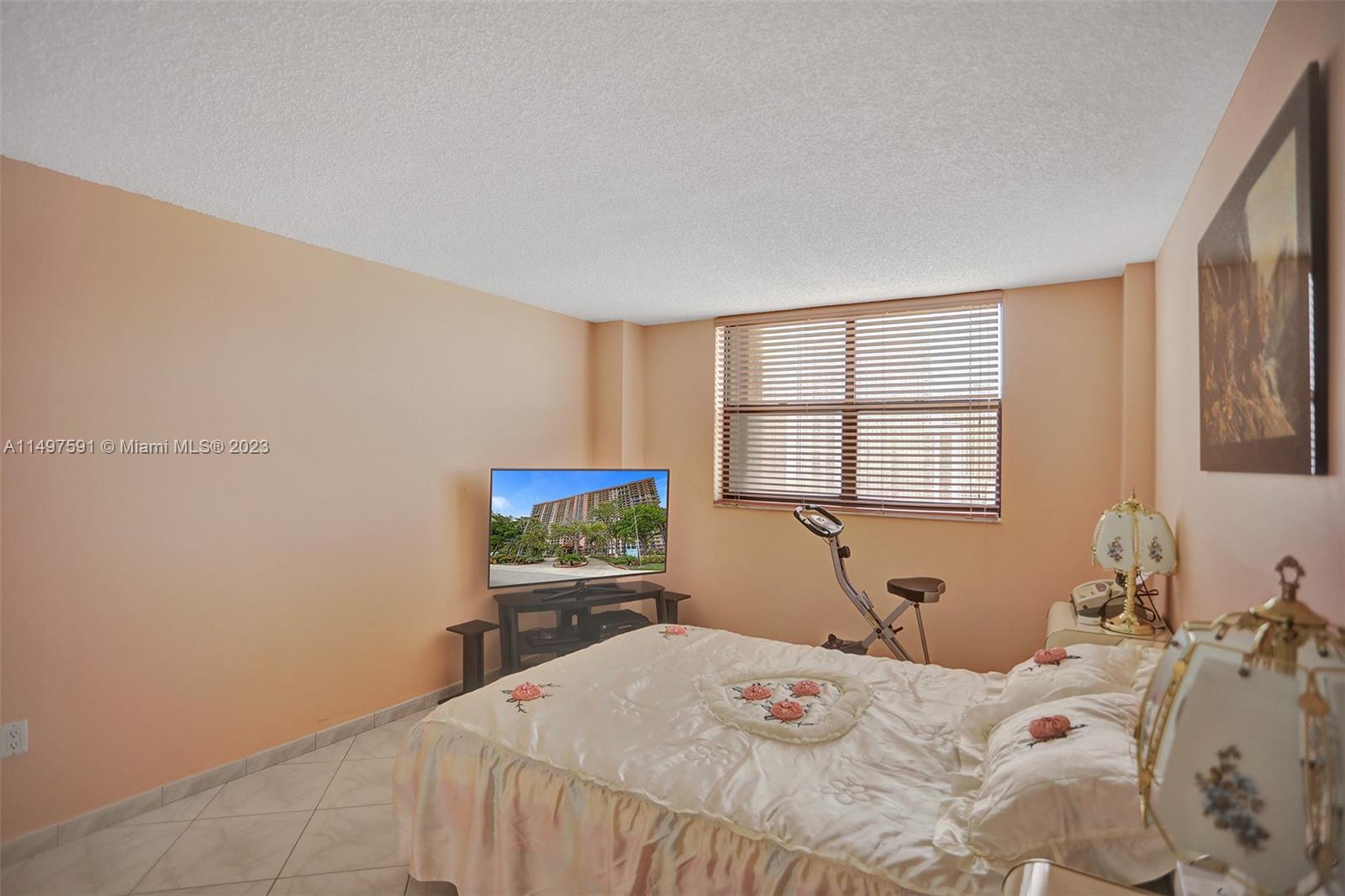 210 174th St Unit: 2302