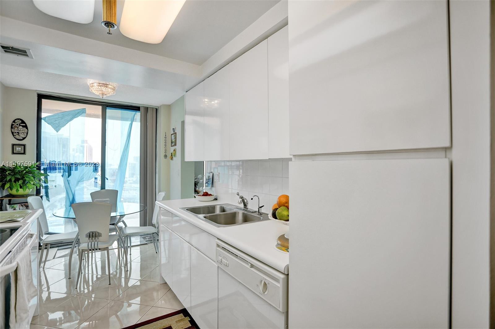 210 174th St Unit: 2302