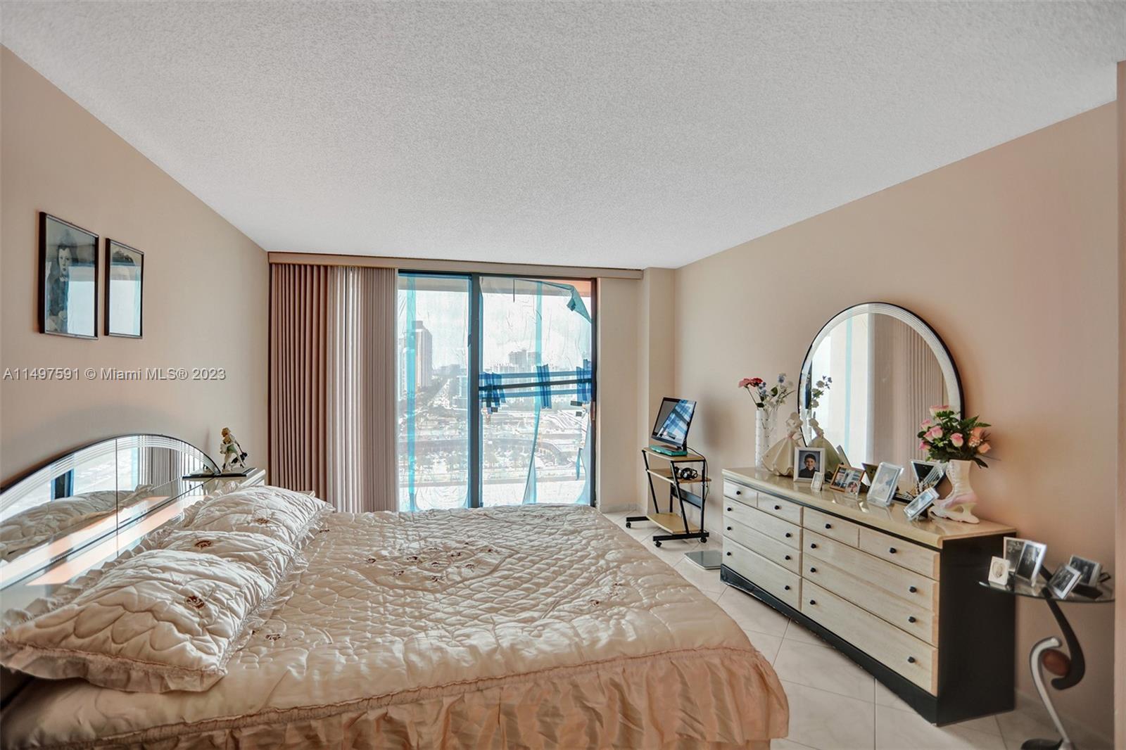 210 174th St Unit: 2302