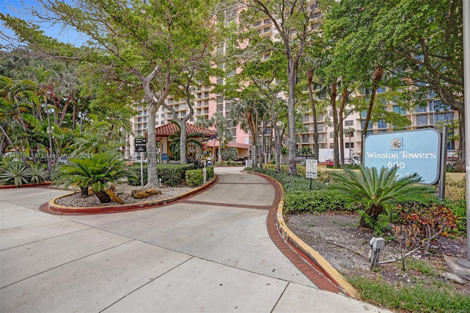 210 174th St Unit: 2302