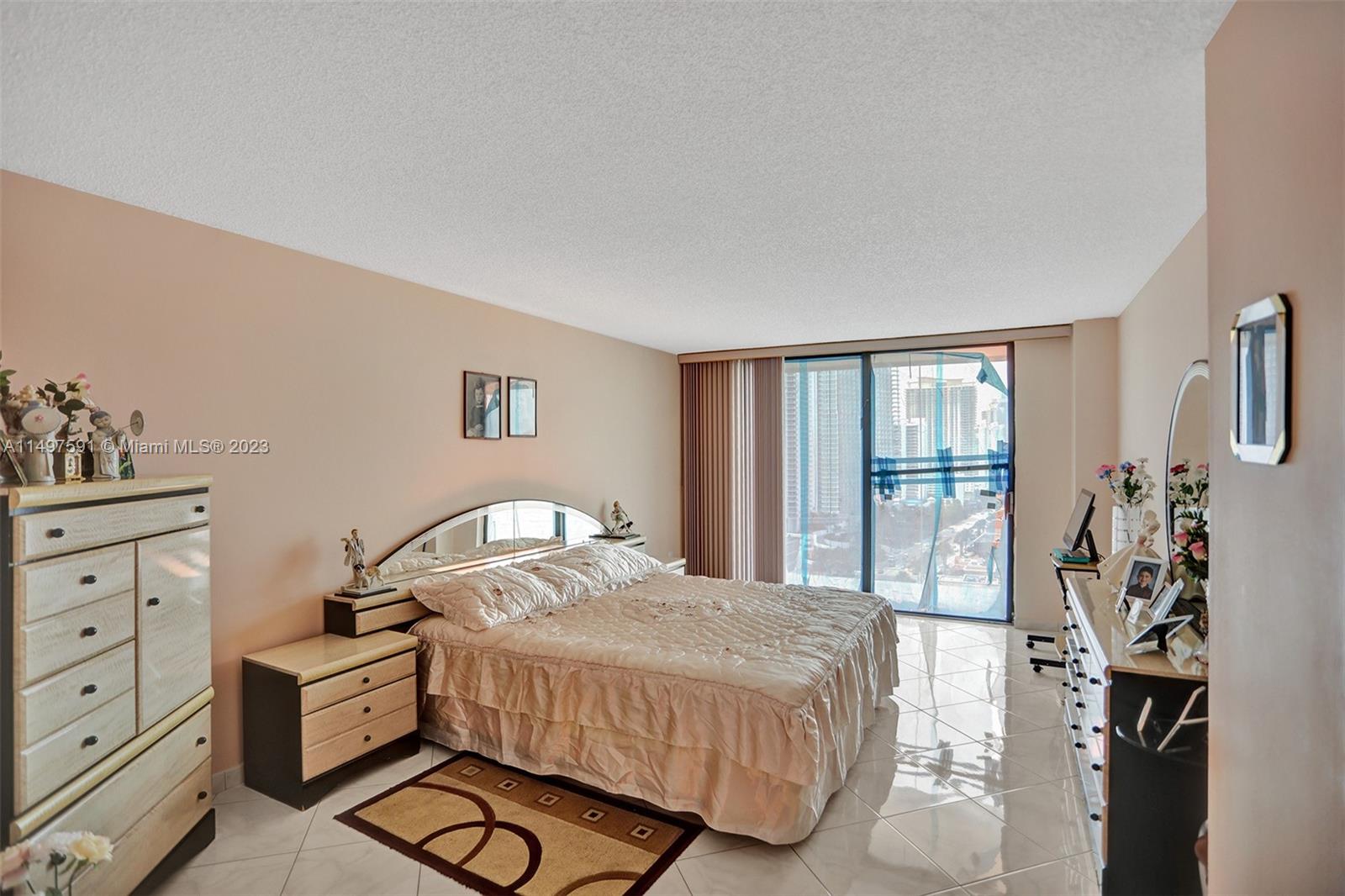 210 174th St Unit: 2302
