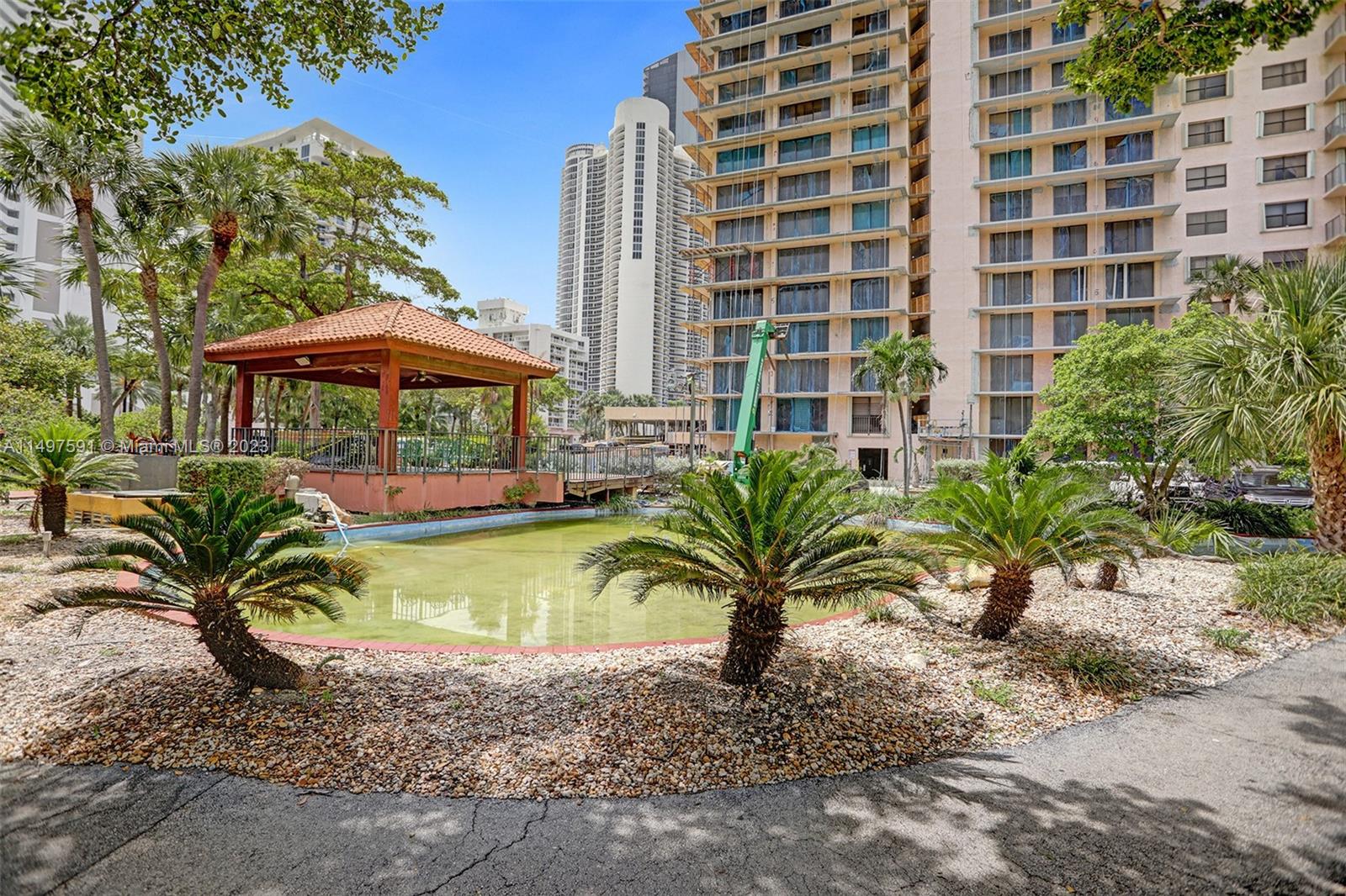 210 174th St Unit: 2302