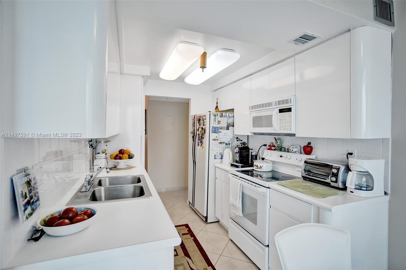 210 174th St Unit: 2302