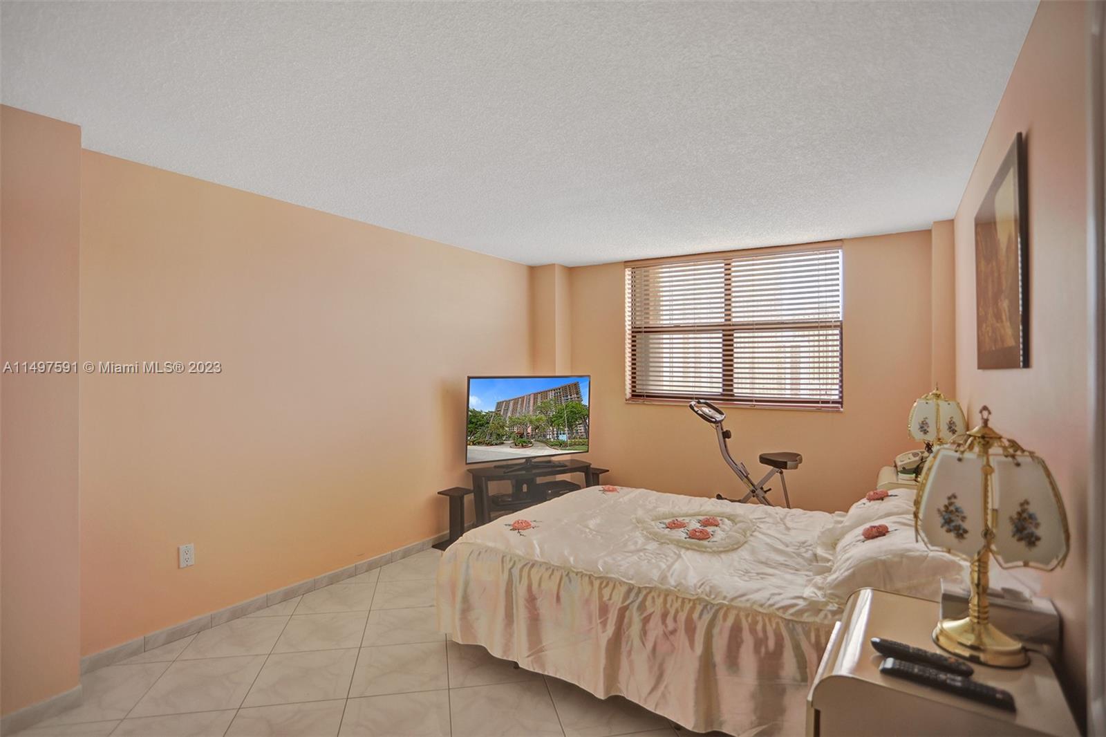 210 174th St Unit: 2302