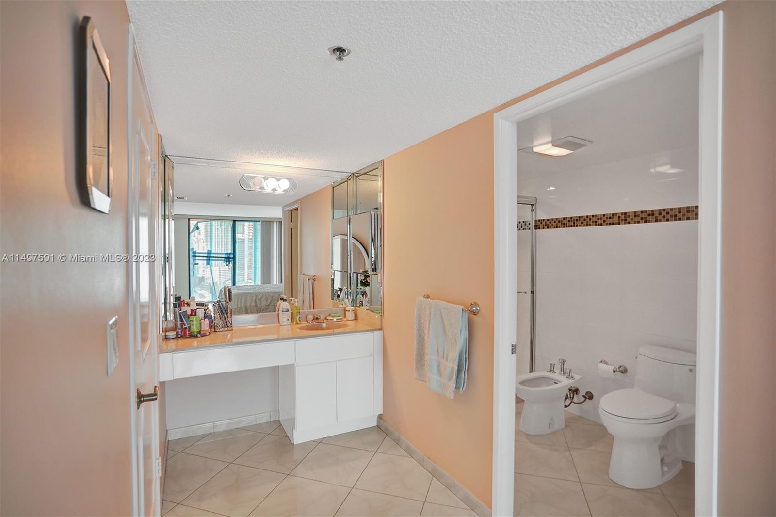 210 174th St Unit: 2302