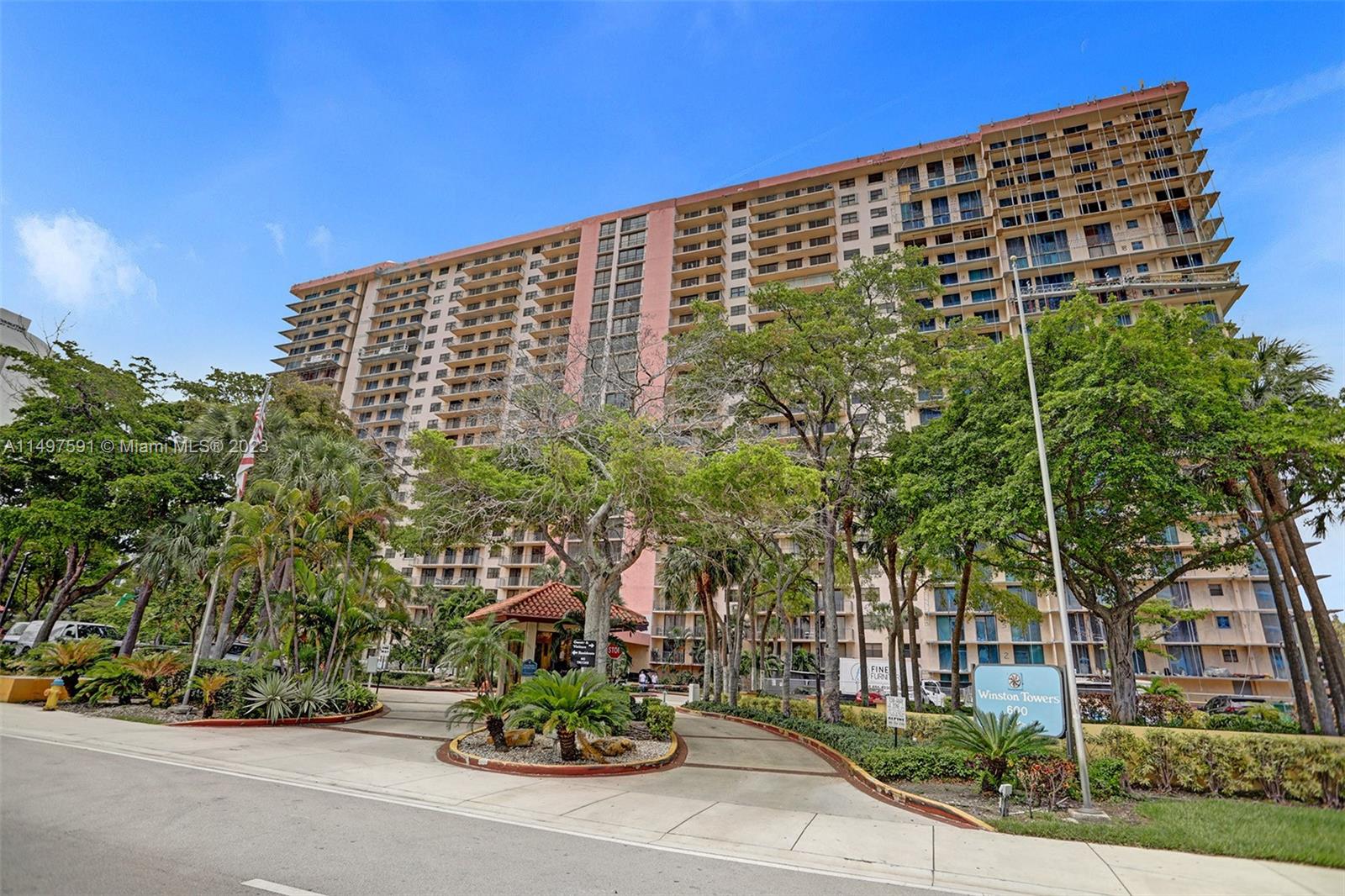 210 174th St Unit: 2302