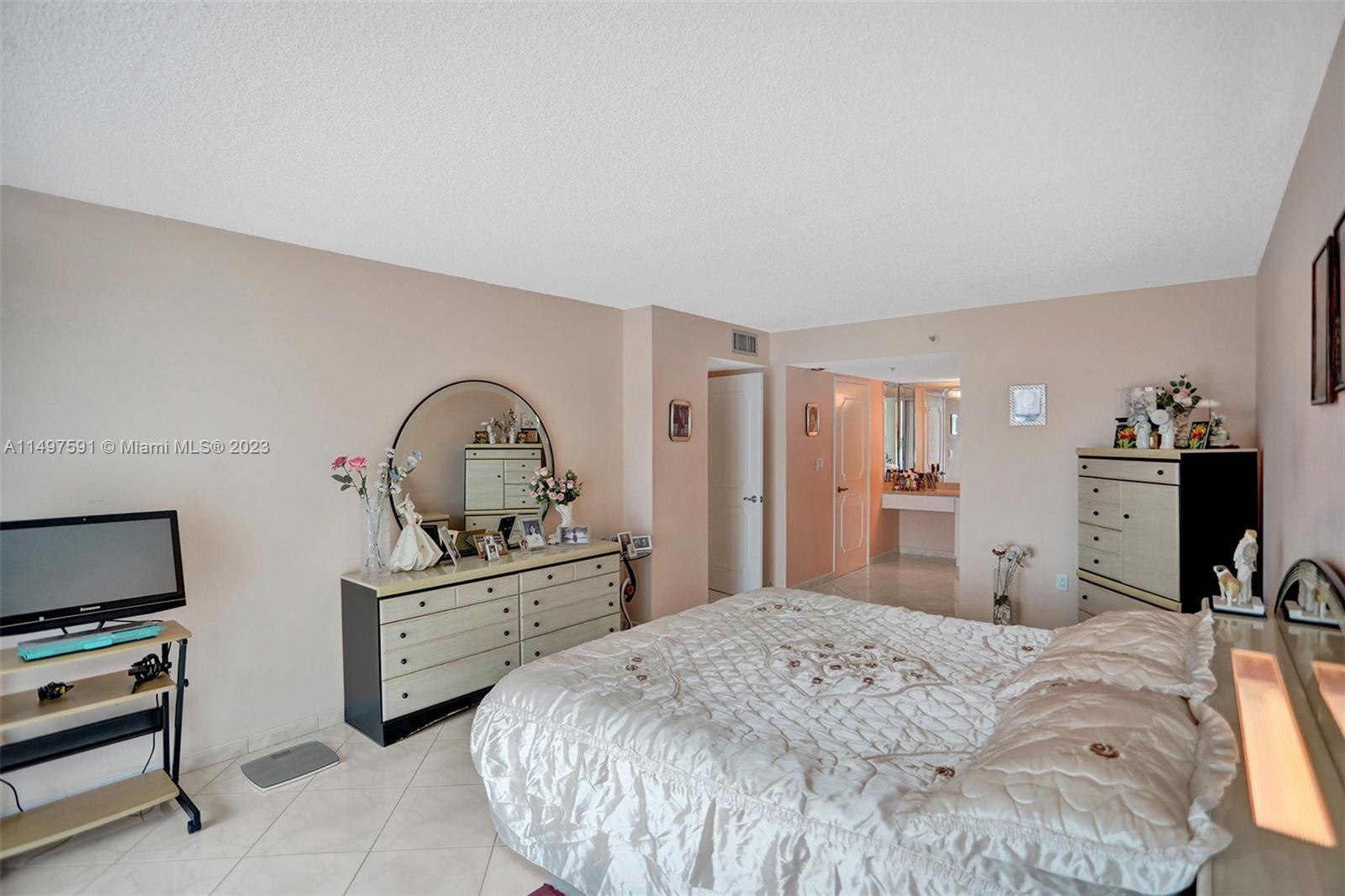 210 174th St Unit: 2302