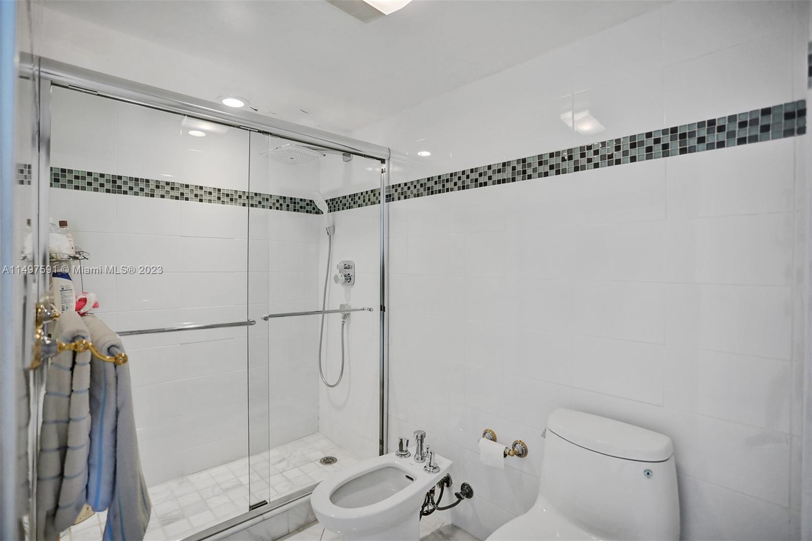 210 174th St Unit: 2302