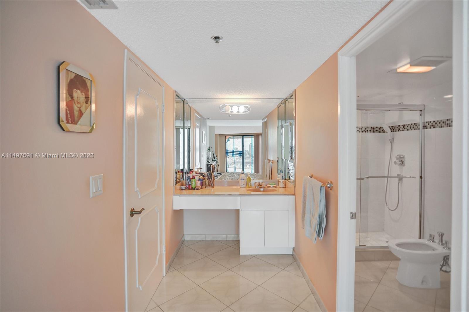210 174th St Unit: 2302