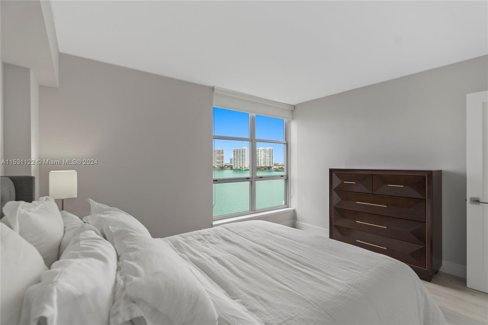3600 Mystic Pointe Dr # 1101