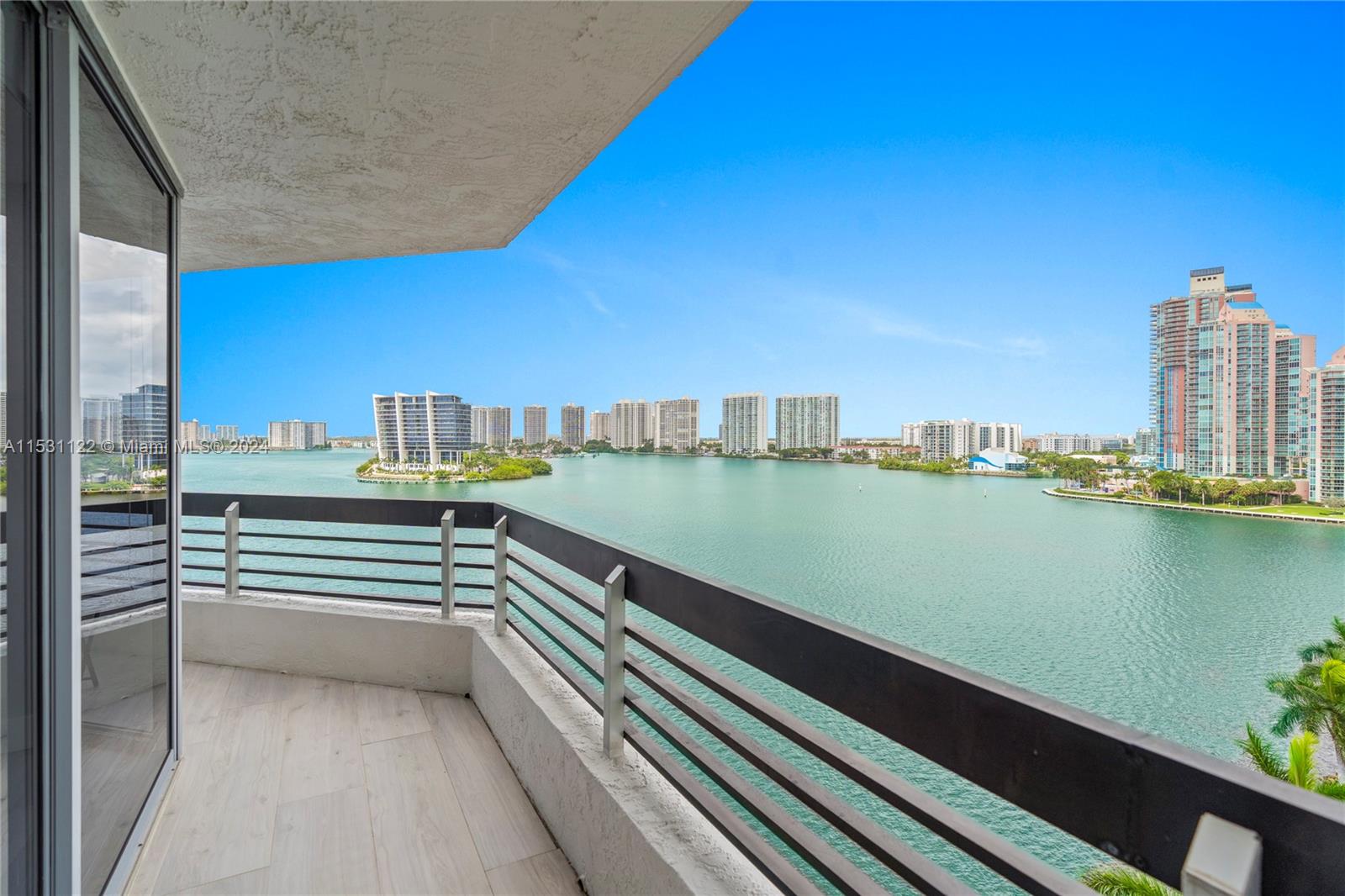 3600 Mystic Pointe Dr # 1101