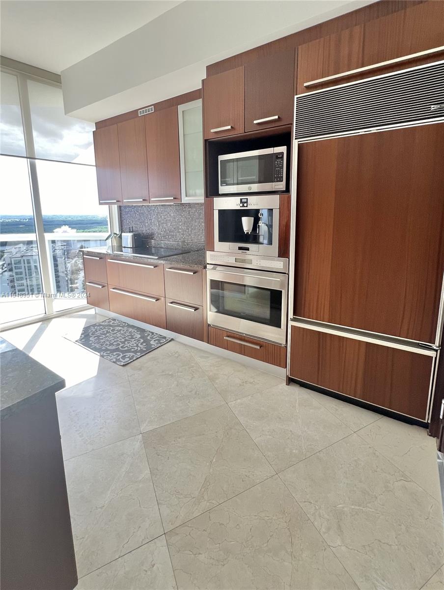 15901 Collins Ave # 2305