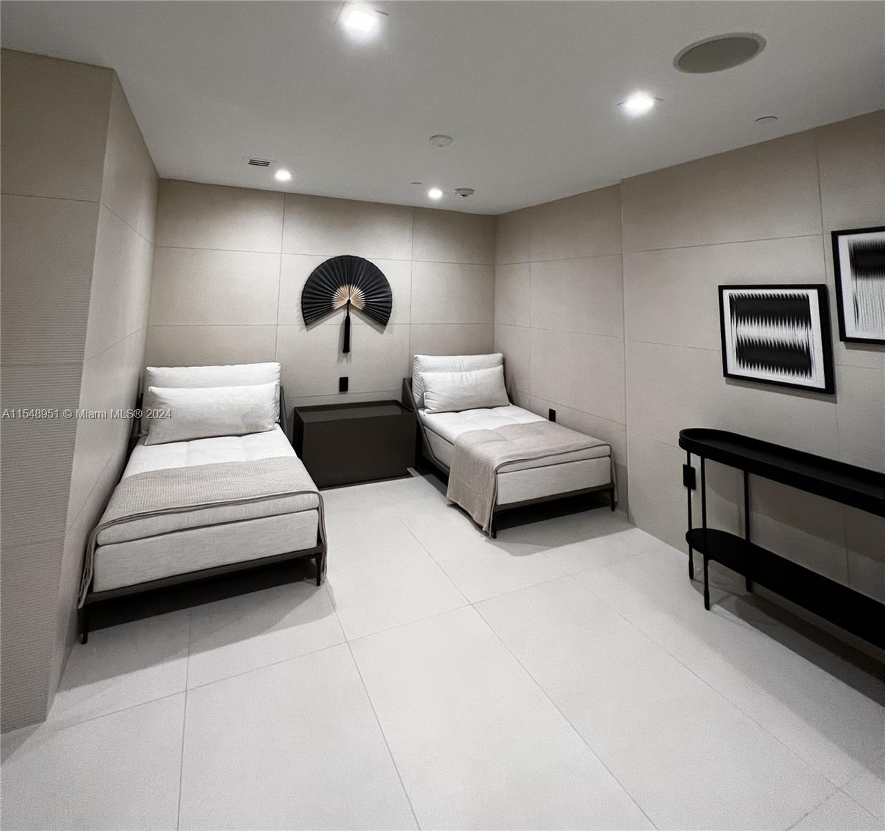 15901 Collins Ave # 2305