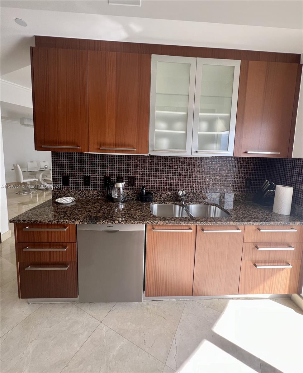 15901 Collins Ave # 2305