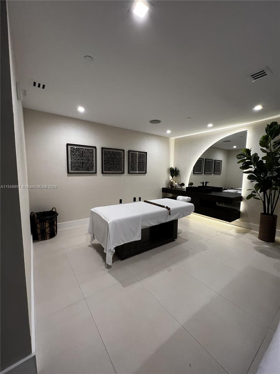 15901 Collins Ave # 2305