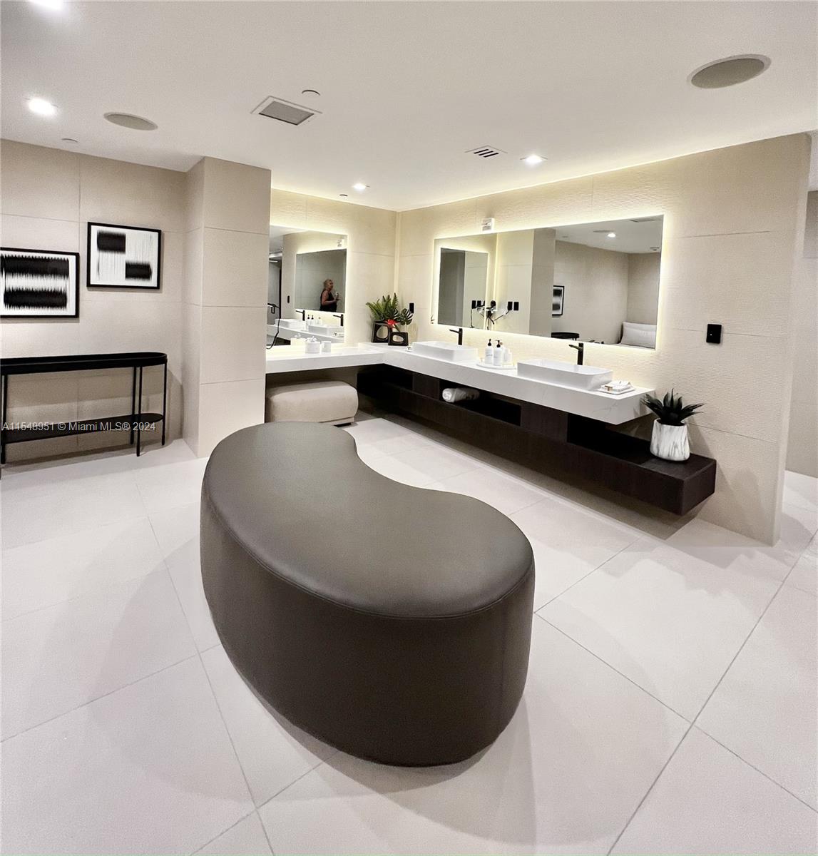15901 Collins Ave # 2305
