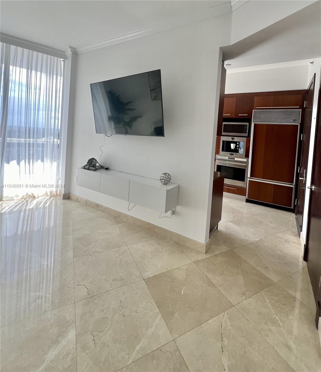 15901 Collins Ave # 2305