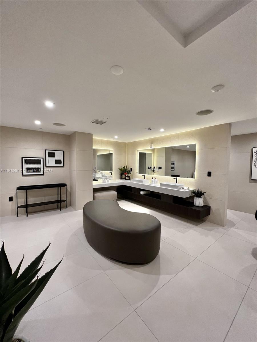 15901 Collins Ave # 2305