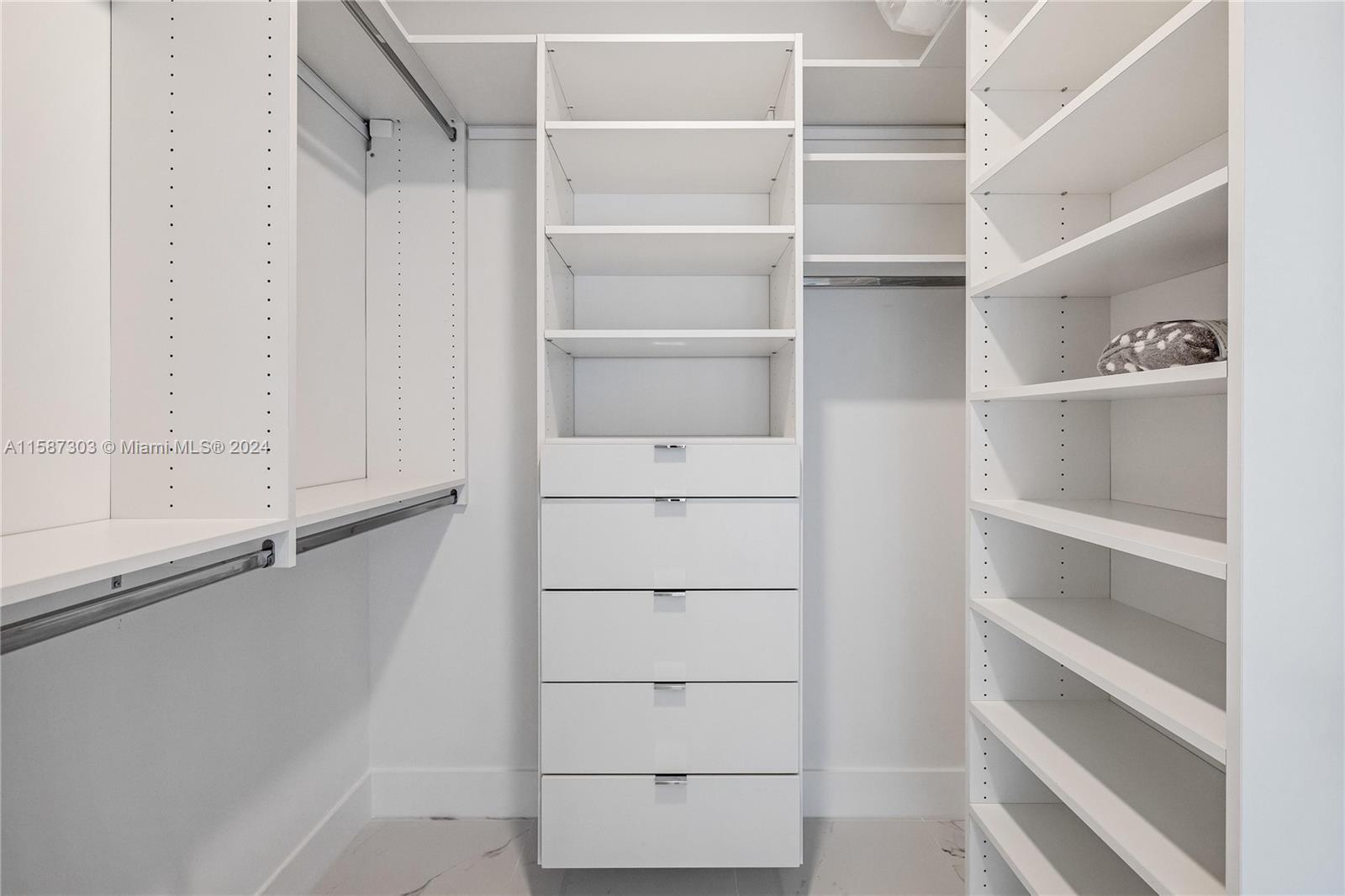 330 Sunny Isles Blvd # 506 Unit: 5-506