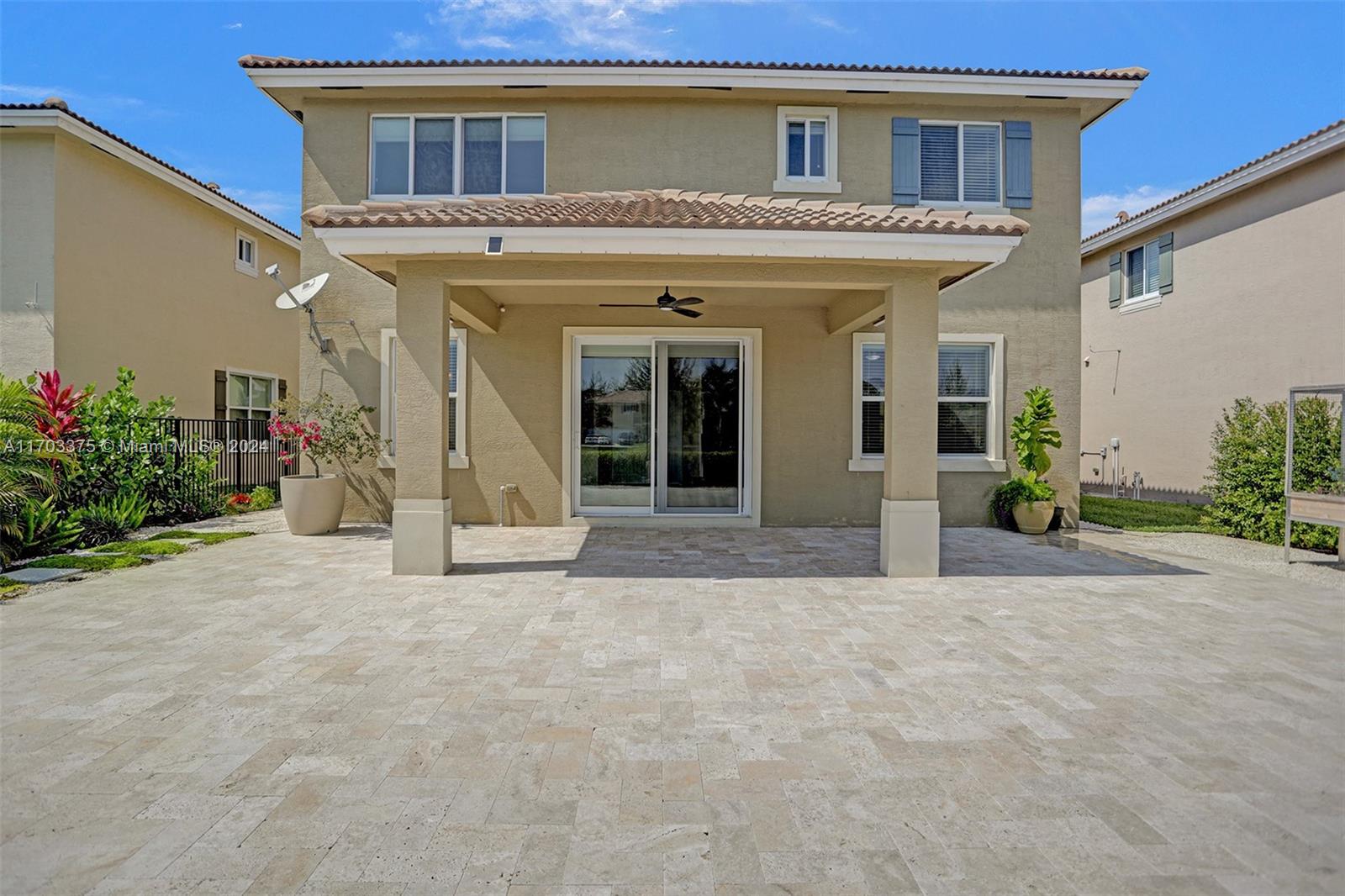 4812 Foxtail Palm Ct