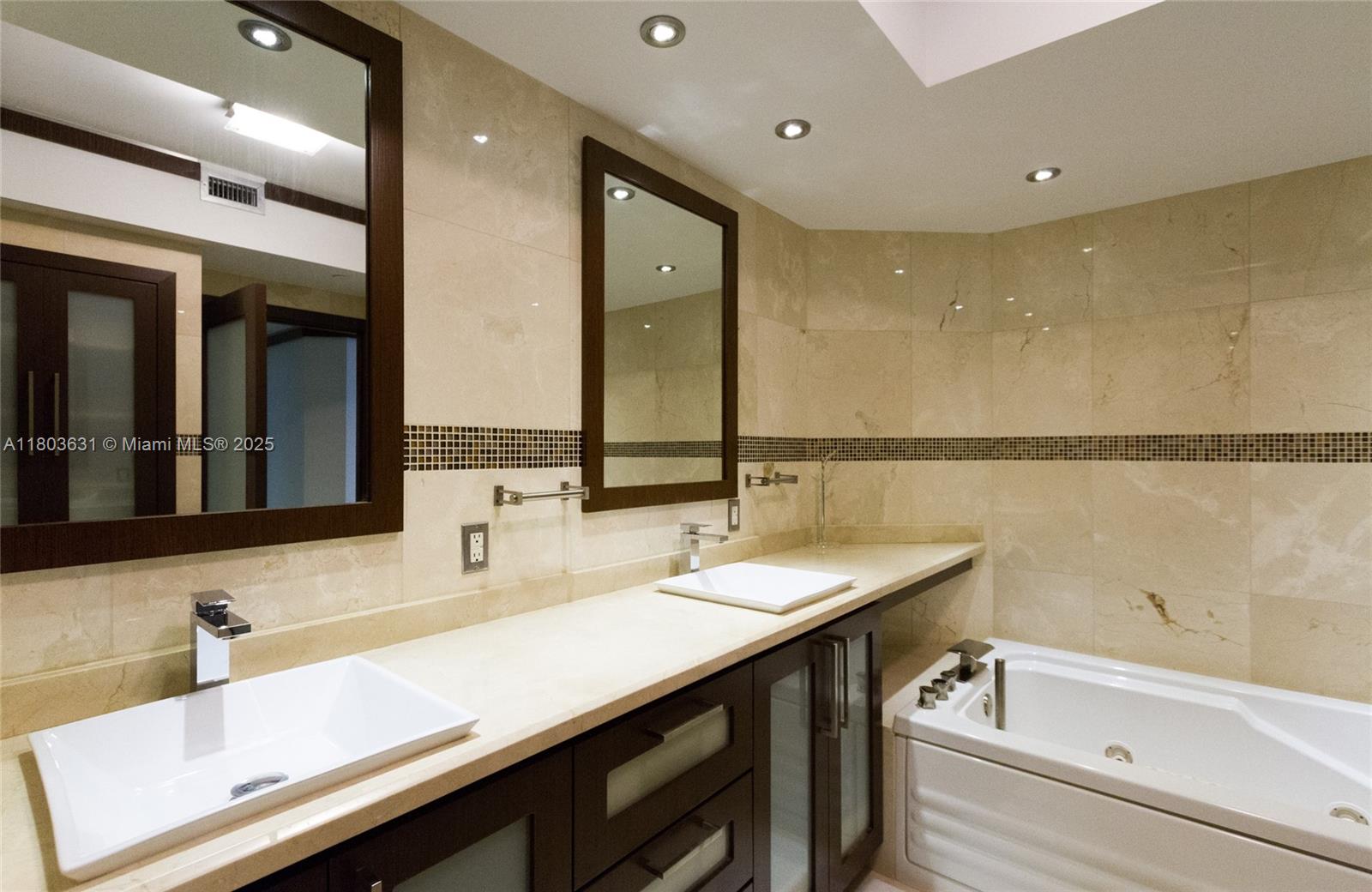 4775 Collins Ave # 1201